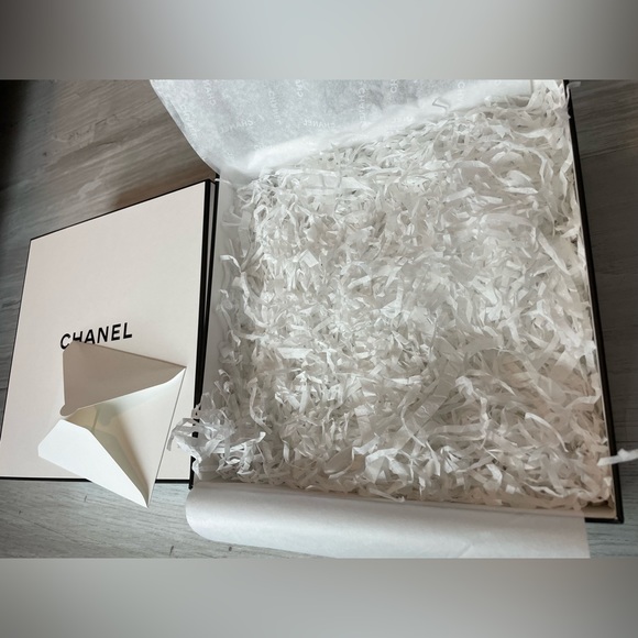 Chanel gift box - Picture 5 of 11